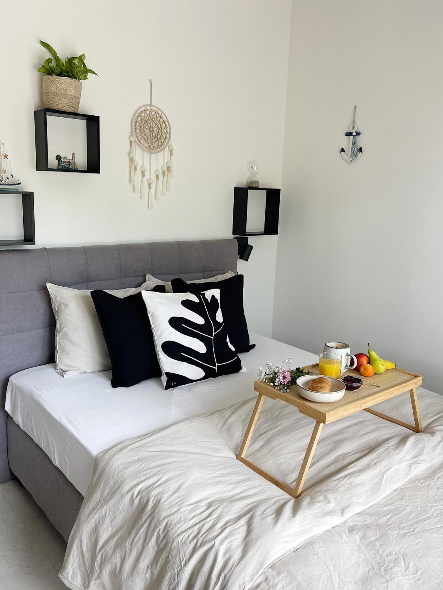 Cozy With Terrace + Free Parking Apartment *