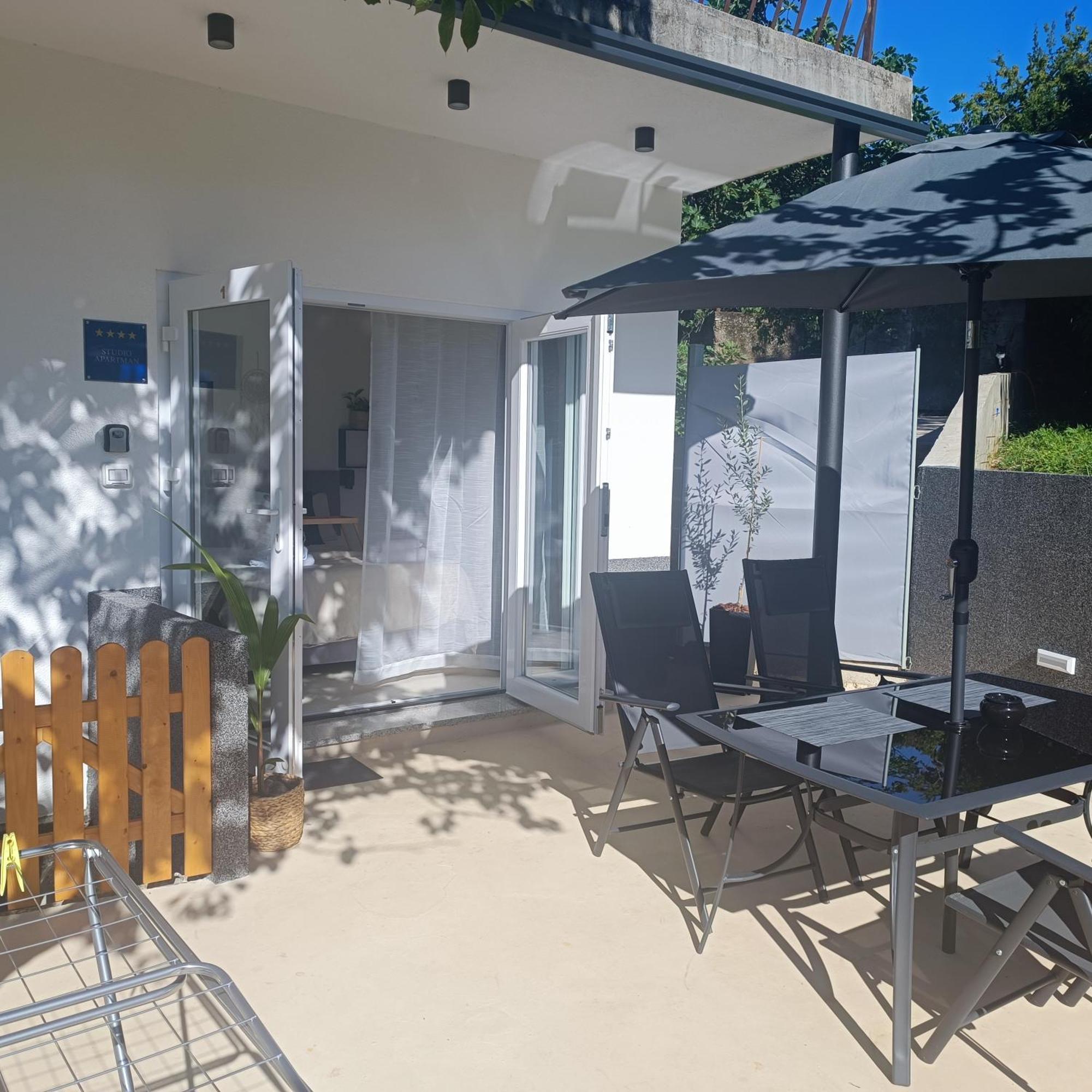 Cozy With Terrace + Free Parking