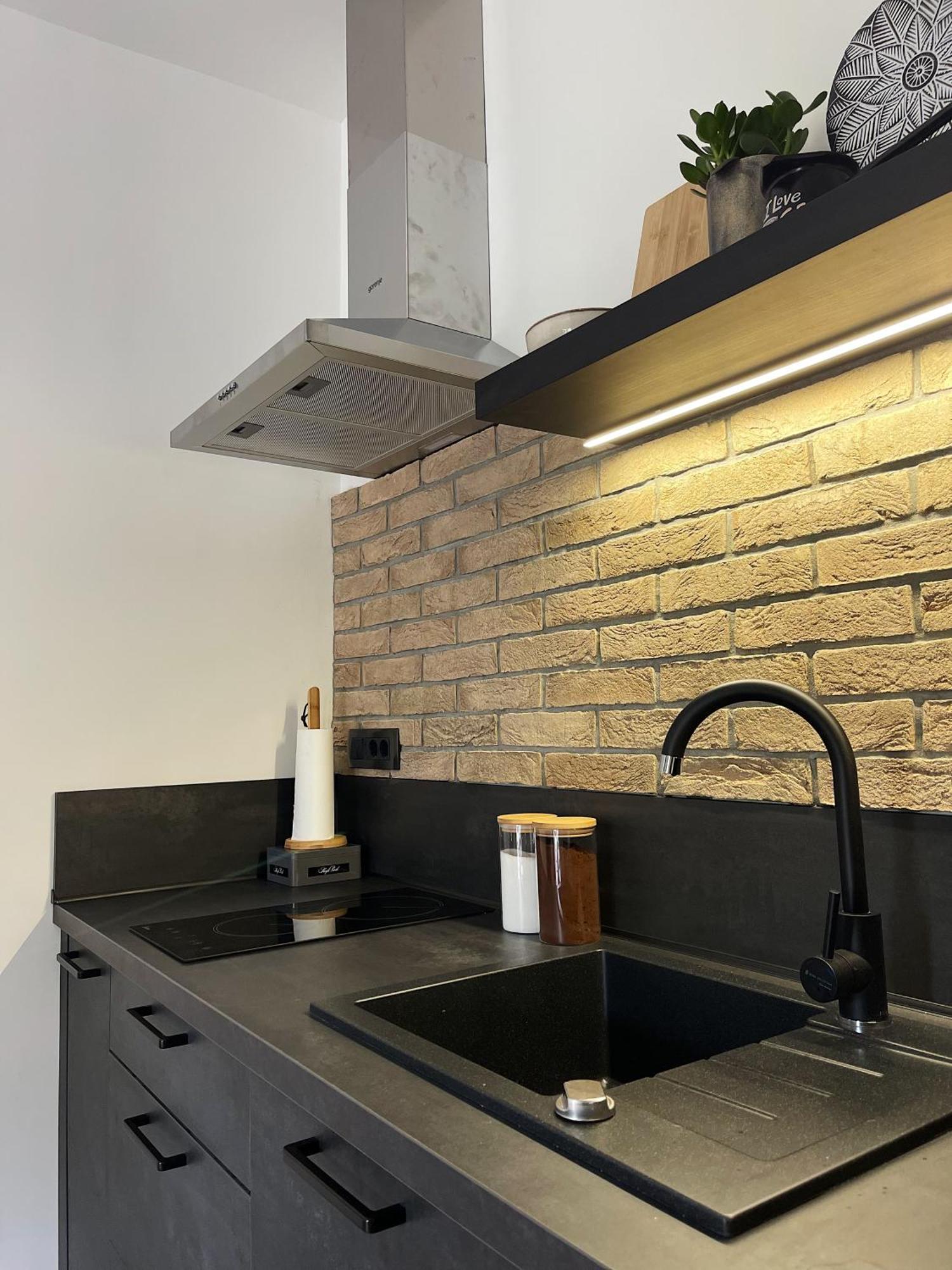 Cozy With Terrace + Free Parking Apartment *