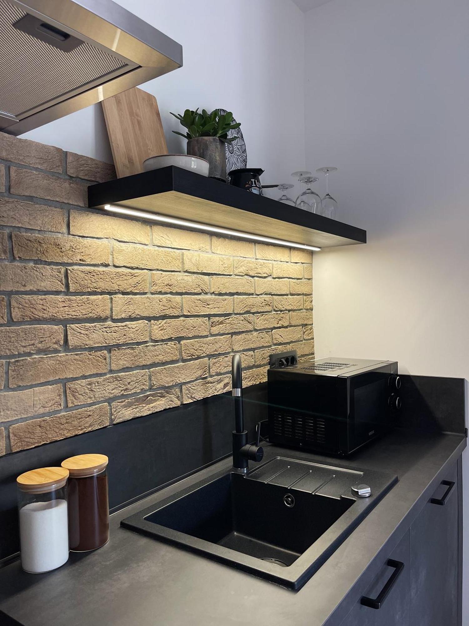 Cozy With Terrace + Free Parking Apartment *