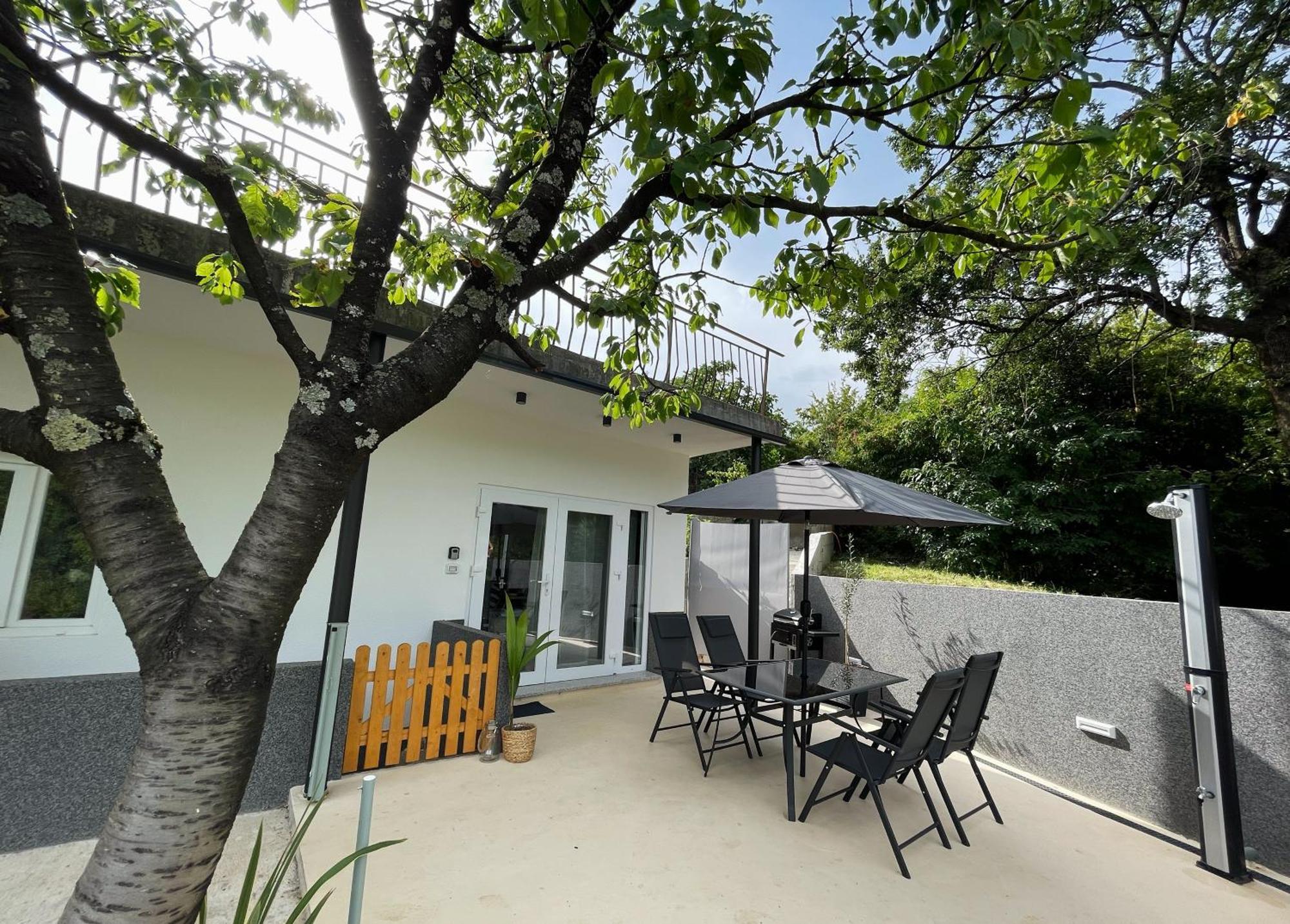Cozy With Terrace + Free Parking Apartment Opatija