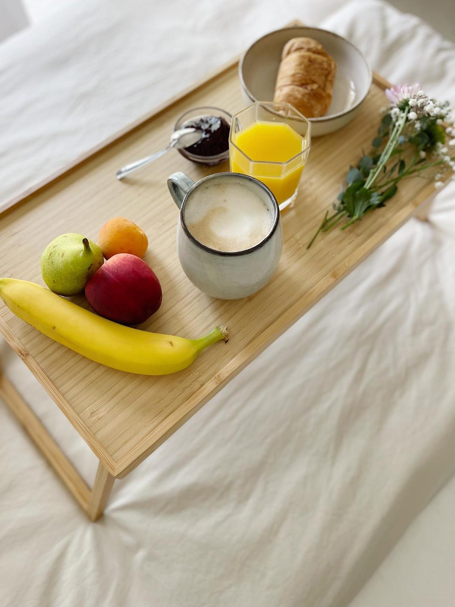 Cozy With Terrace + Free Parking Apartment