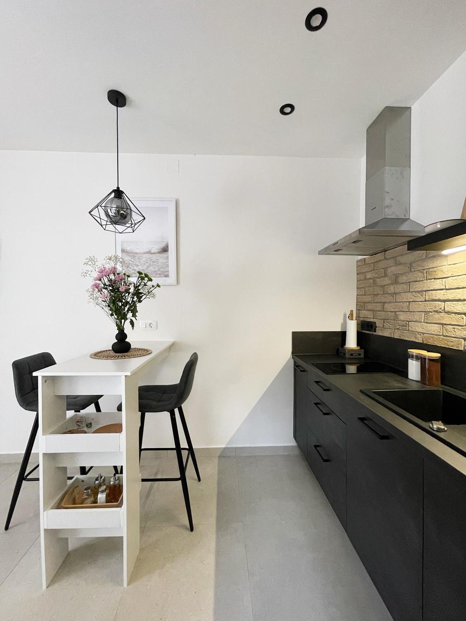 Cozy With Terrace + Free Parking